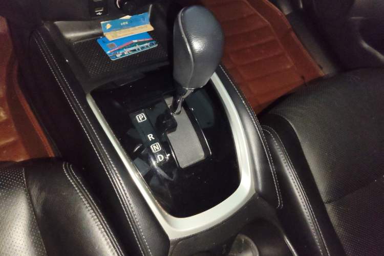 Used Nissan X-Trail 2014 2.5L CVT Luxury Edition 4WD Gear Lever