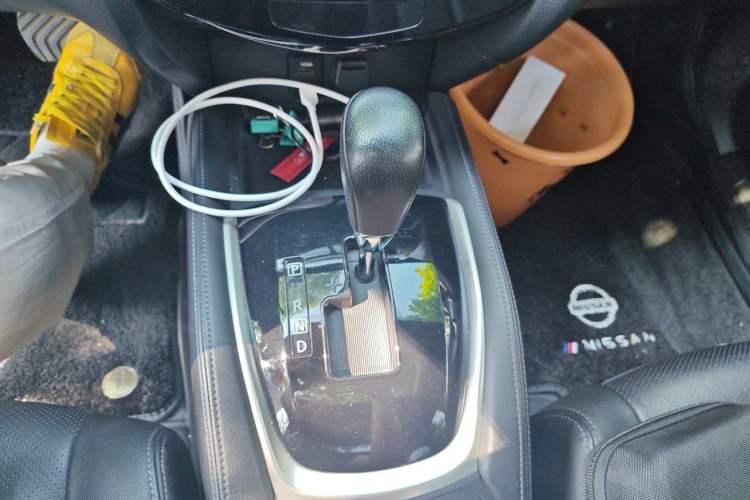 Used Nissan X-Trail 2014 2.0L CVT Comfort Edition 2WD Gear Lever