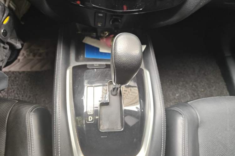 Used Nissan X-Trail 2014 2.0L CVT Comfort Edition 2WD Gear Lever