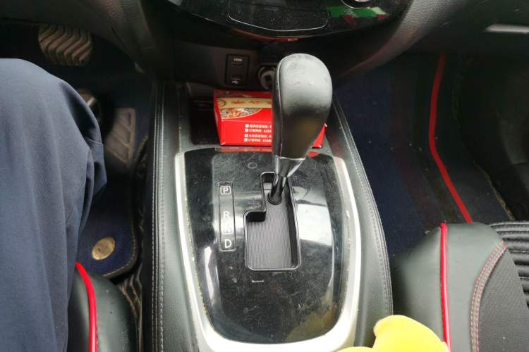 Used Nissan X-Trail 2014 2.0L CVT Comfort Edition 2WD Gear Lever