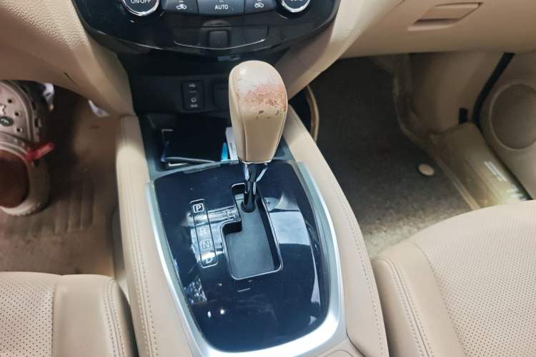 Used Nissan X-Trail 2014 2.5L CVT Luxury Edition 4WD Gear Lever