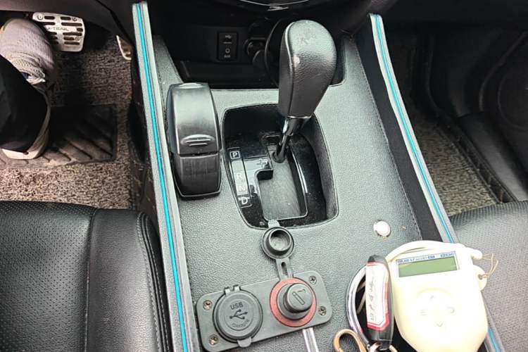 Used Nissan X-Trail 2014 2.0L CVT Comfort Edition 2WD Gear Lever
