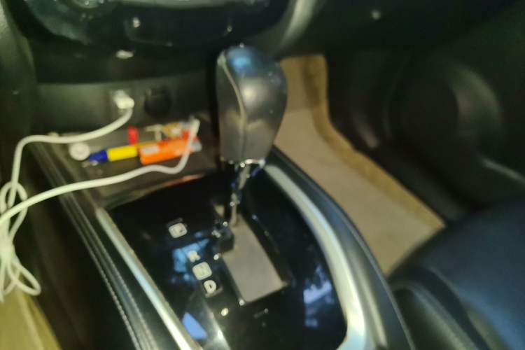 Used Nissan X-Trail 2014 2.0L CVT Comfort Edition 2WD Gear Lever