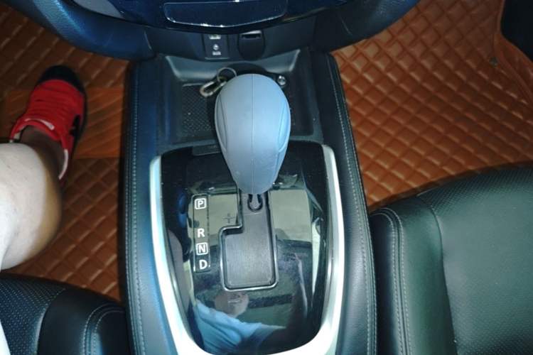 Used Nissan X-Trail 2014 2.0L CVT Comfort Edition 2WD Gear Lever