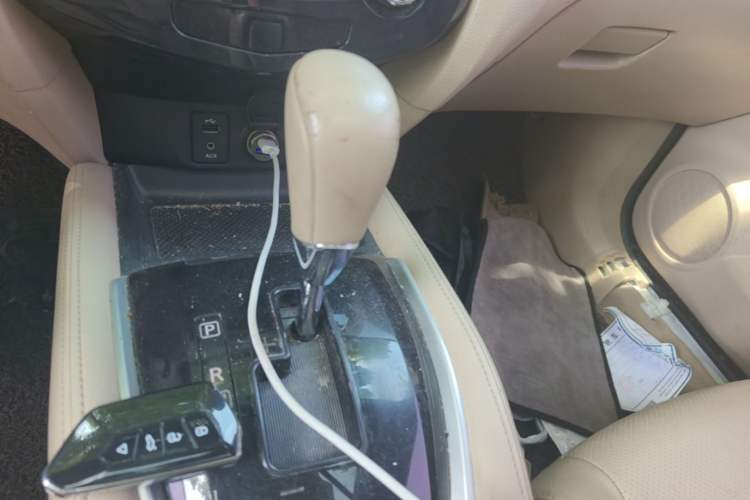 Used Nissan X-Trail 2014 2.0L CVT Comfort Edition 2WD Gear Lever
