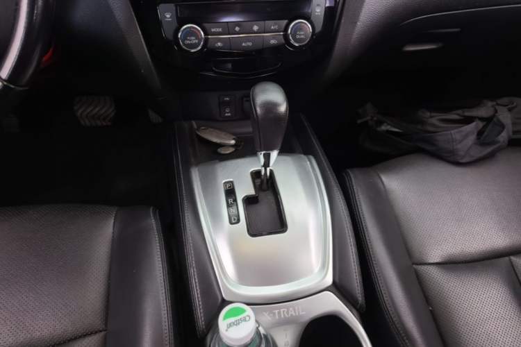 Used Nissan X-Trail 2014 2.0L CVT Comfort Edition 2WD Gear Lever