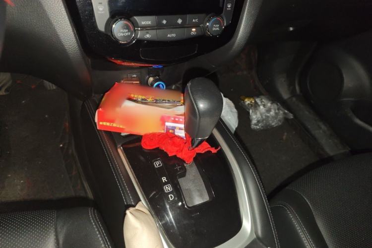 Used Nissan X-Trail 2014 2.0L CVT Comfort Edition 2WD Gear Lever