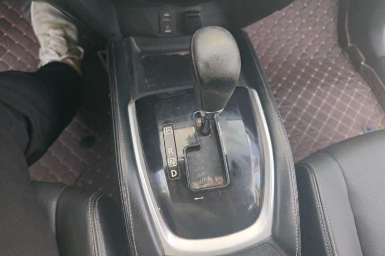 Used Nissan X-Trail 2014 2.0L CVT Comfort Edition 2WD Gear Lever