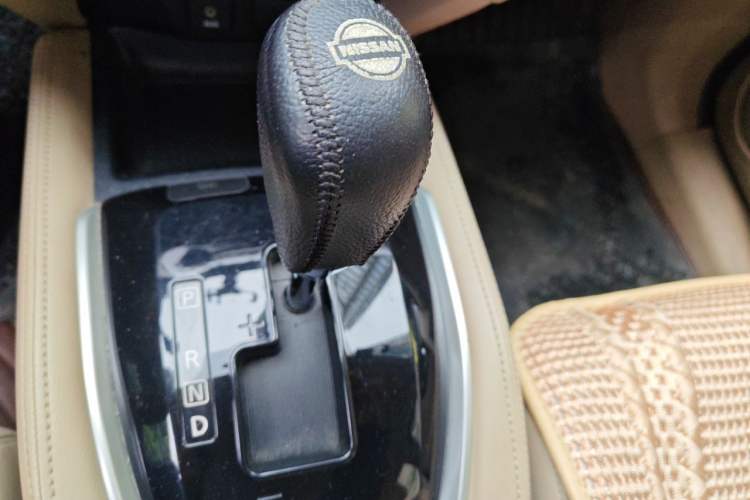 Used Nissan X-Trail 2014 2.0L CVT Comfort Edition 2WD Gear Lever