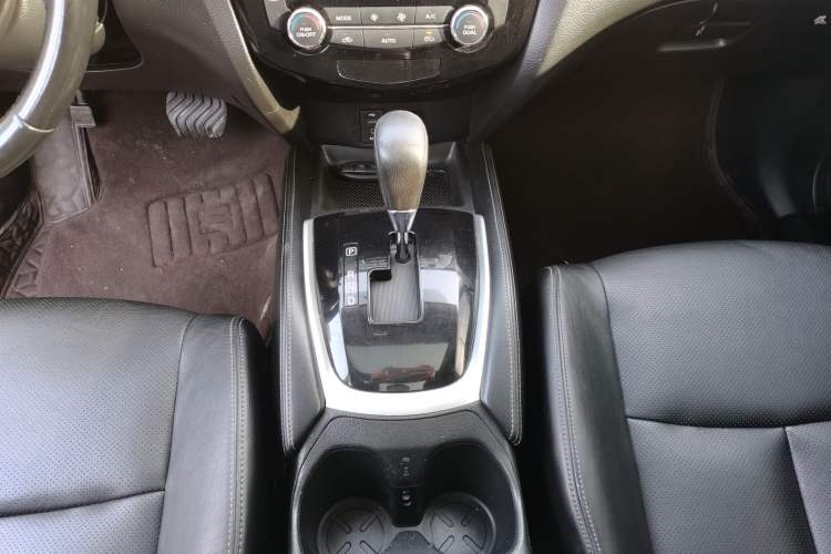 Used Nissan X-Trail 2014 2.0L CVT Comfort Edition 2WD Gear Lever