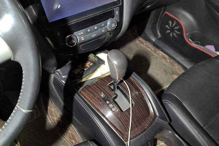 Used Nissan X-Trail 2014 2.0L CVT Comfort Edition 2WD Gear Lever