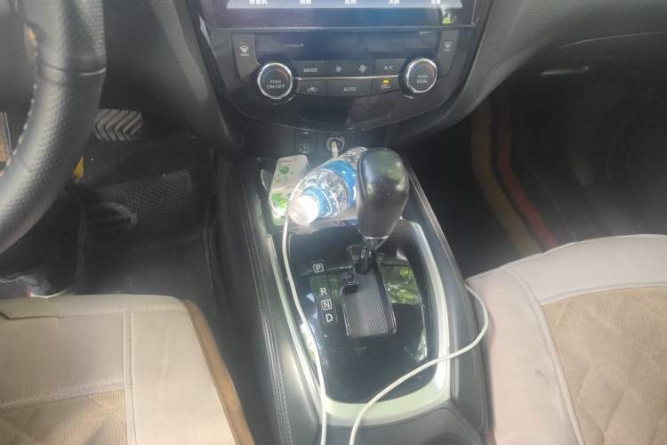 Used Nissan X-Trail 2014 2.0L CVT Comfort Edition 2WD Gear Lever