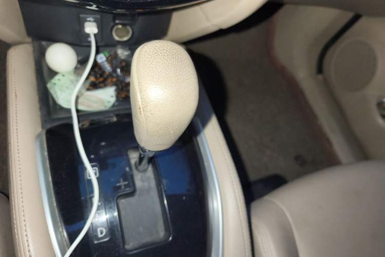 Used Nissan X-Trail 2014 2.5L CVT Luxury Edition 4WD Gear Lever