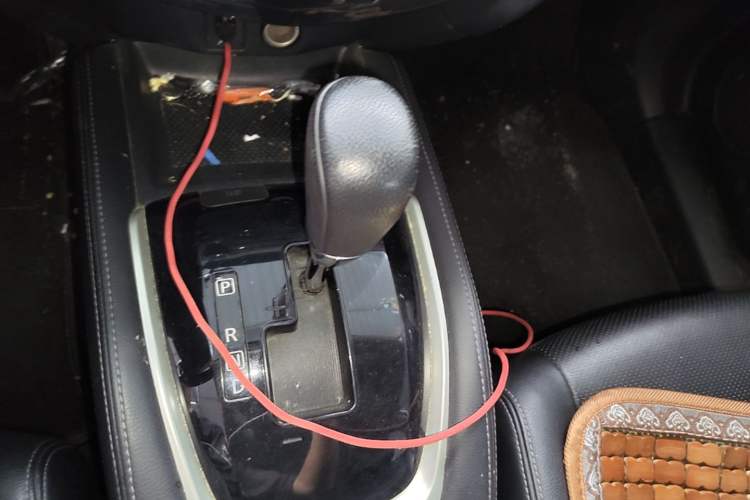 Used Nissan X-Trail 2014 2.0L CVT Comfort Edition 2WD Gear Lever