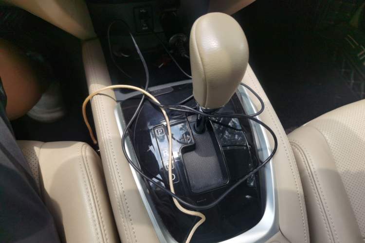 Used Nissan X-Trail 2014 2.0L CVT Comfort Edition 2WD Gear Lever
