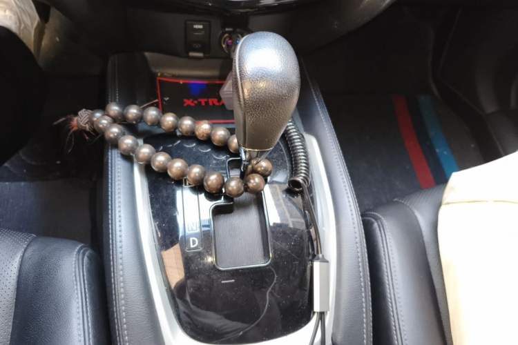 Used Nissan X-Trail 2014 2.5L CVT Luxury Edition 4WD Gear Lever