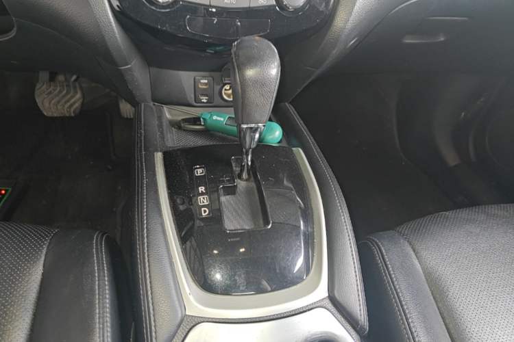 Used Nissan X-Trail 2014 2.0L CVT Comfort Edition 2WD Gear Lever
