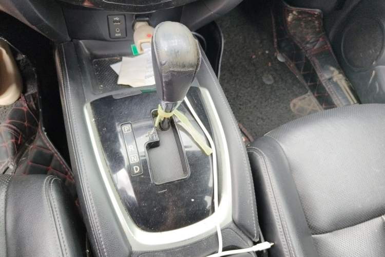 Used Nissan X-Trail 2014 2.0L CVT Comfort Edition 2WD Gear Lever