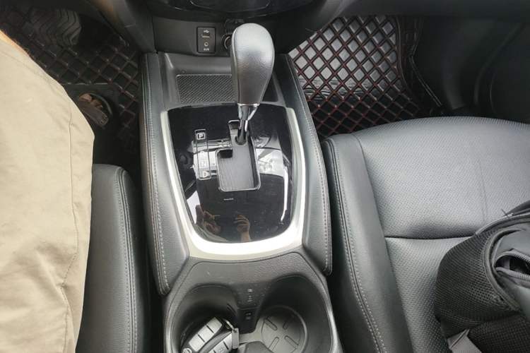 Used Nissan X-Trail 2014 2.0L CVT Comfort Edition 2WD Gear Lever