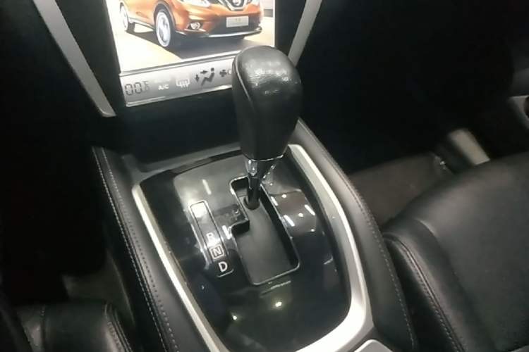 Used Nissan X-Trail 2014 2.0L CVT Comfort Edition 2WD Gear Lever