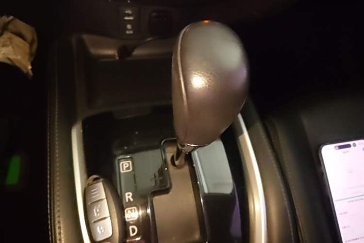 Used Nissan X-Trail 2014 2.0L CVT Comfort Edition 2WD Gear Lever