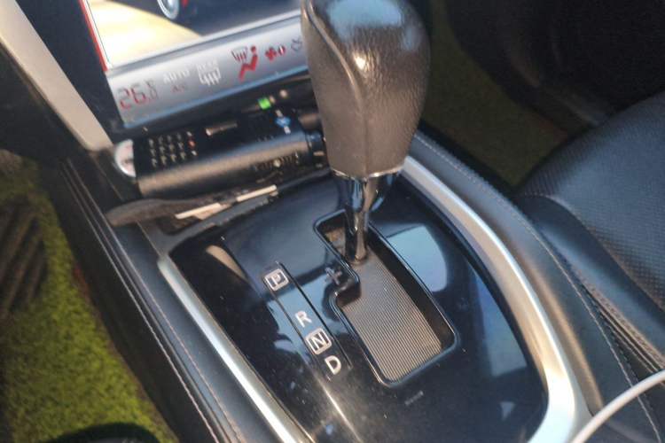 Used Nissan X-Trail 2014 2.0L CVT Comfort Edition 2WD Gear Lever