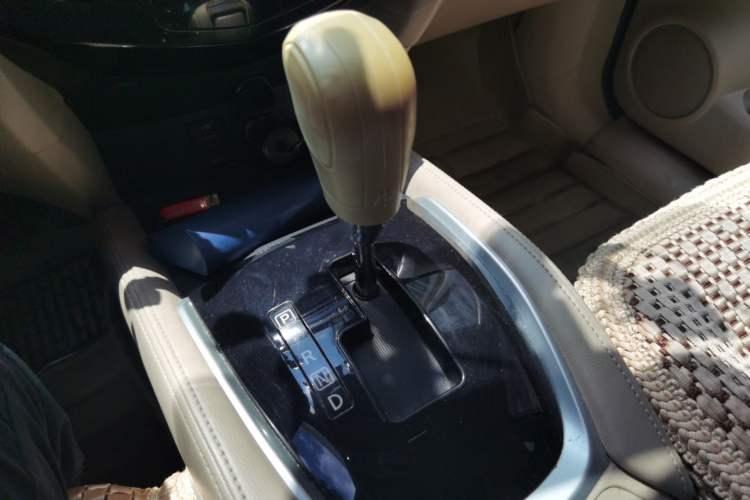 Used Nissan X-Trail 2014 2.0L CVT Comfort Edition 2WD Gear Lever