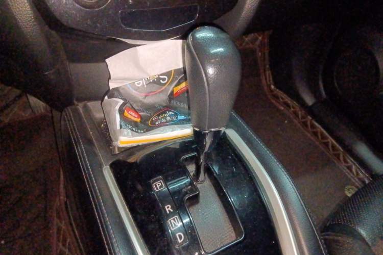 Used Nissan X-Trail 2014 2.0L CVT Smart Edition 2WD Gear Lever