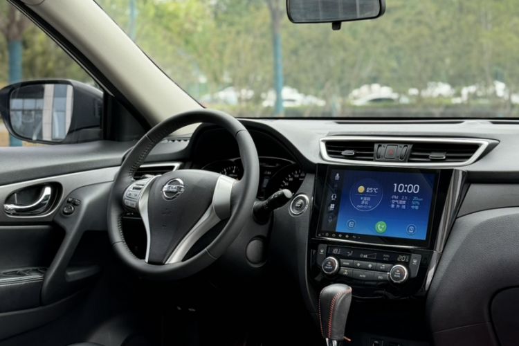 Used Nissan X-Trail 2014 2.0L CVT Comfort Edition 2WD Interior 1