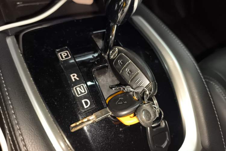 Used Nissan X-Trail 2014 2.0L CVT Comfort Edition 2WD Interior 1