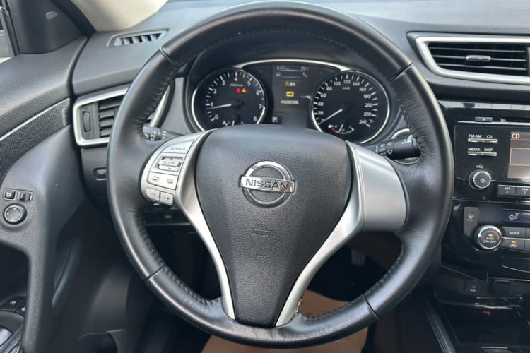 Used Nissan X-Trail 2014 2.5L CVT Luxury Edition 4WD Interior 1