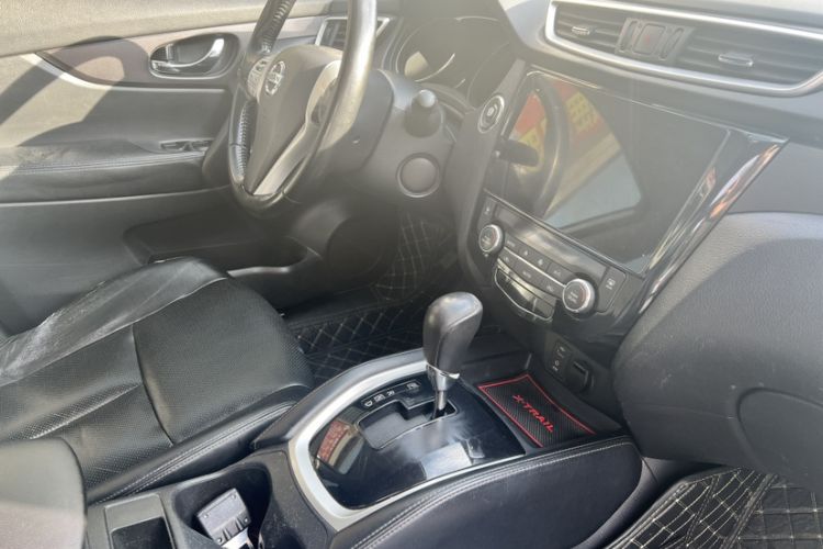 Used Nissan X-Trail 2014 2.0L CVT Comfort Edition 2WD Interior 1