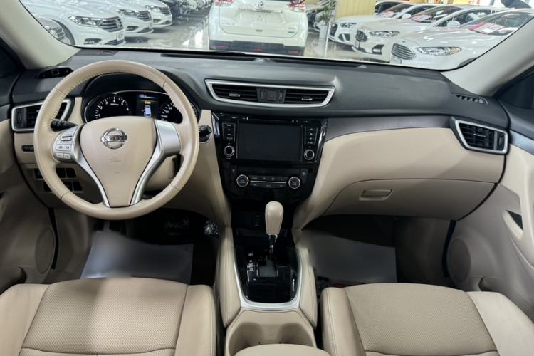 Used Nissan X-Trail 2014 2.0L CVT Comfort Edition 2WD Interior 1