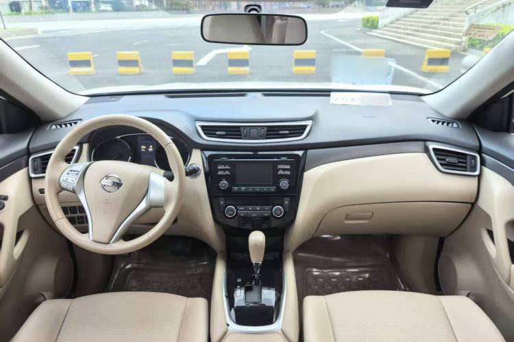 Used Nissan X-Trail 2014 2.0L CVT Comfort Edition 2WD Interior 1