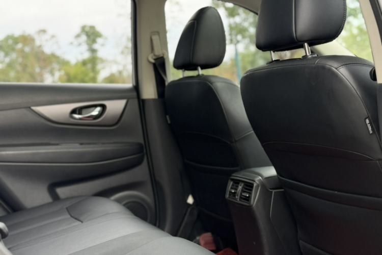 Used Nissan X-Trail 2014 2.0L CVT Comfort Edition 2WD Interior 14