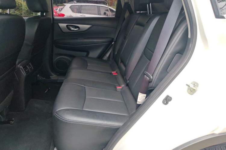 Used Nissan X-Trail 2014 2.0L CVT Comfort Edition 2WD Interior 2