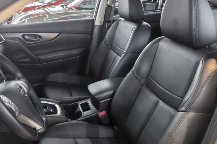 Used Nissan X-Trail 2014 2.0L CVT Comfort Edition 2WD Interior 2