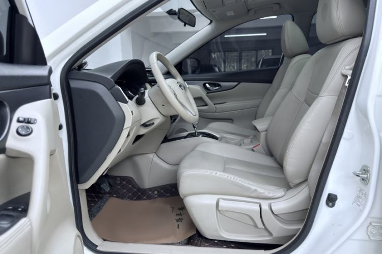 Used Nissan X-Trail 2014 2.0L CVT Comfort Edition 2WD Interior 2