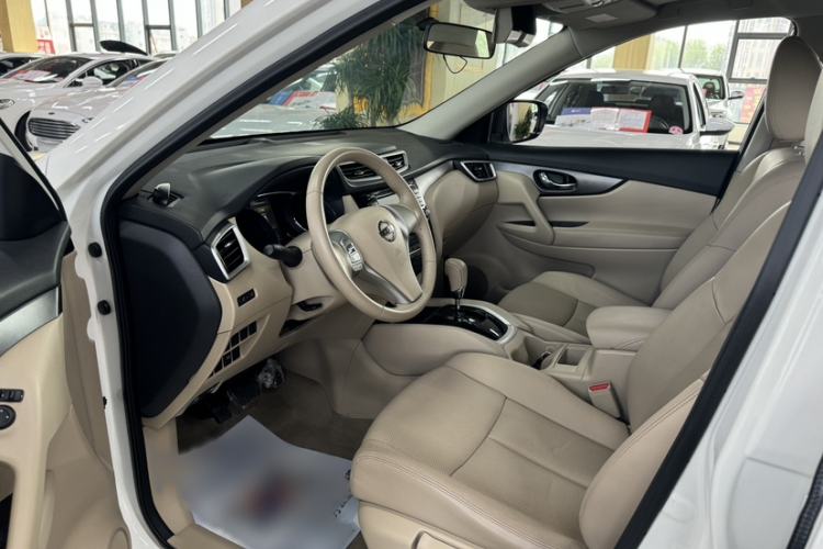 Used Nissan X-Trail 2014 2.0L CVT Comfort Edition 2WD Interior 2
