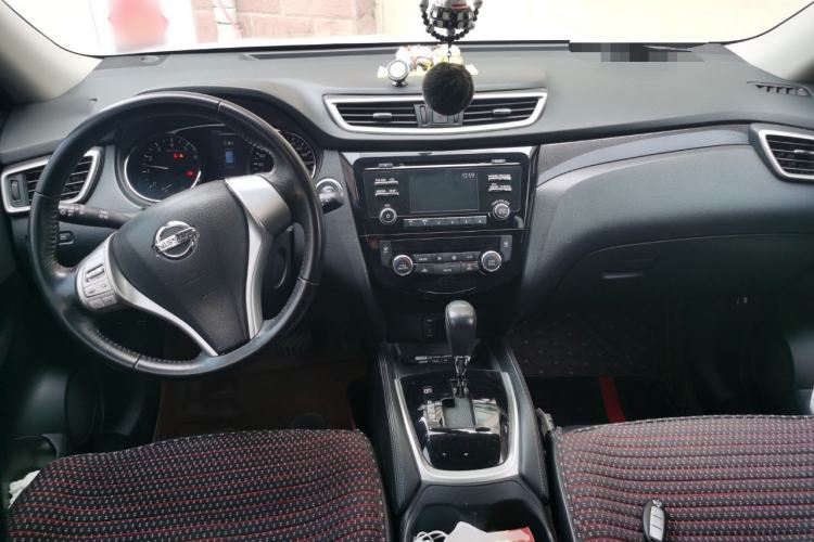 Used Nissan X-Trail 2014 2.5L CVT Leading Edition 4WD Interior 2