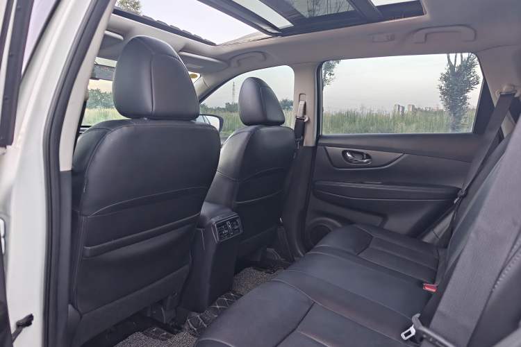 Used Nissan X-Trail 2014 2.0L CVT Comfort Edition 2WD Interior 2