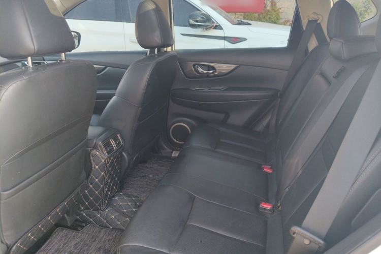Used Nissan X-Trail 2014 2.5L CVT Leading Edition 4WD Interior 2