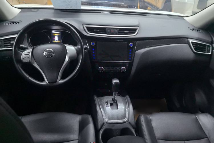 Used Nissan X-Trail 2014 2.5L CVT Luxury Edition 4WD Interior 3