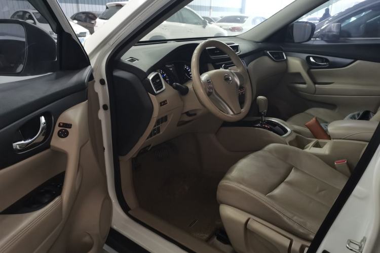 Used Nissan X-Trail 2014 2.0L CVT Comfort Edition 2WD Interior 3