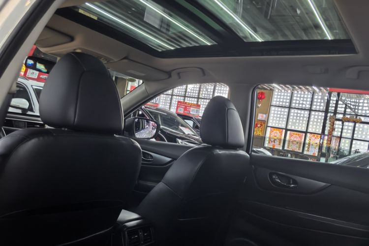 Used Nissan X-Trail 2014 2.0L CVT Comfort Edition 2WD Interior 3