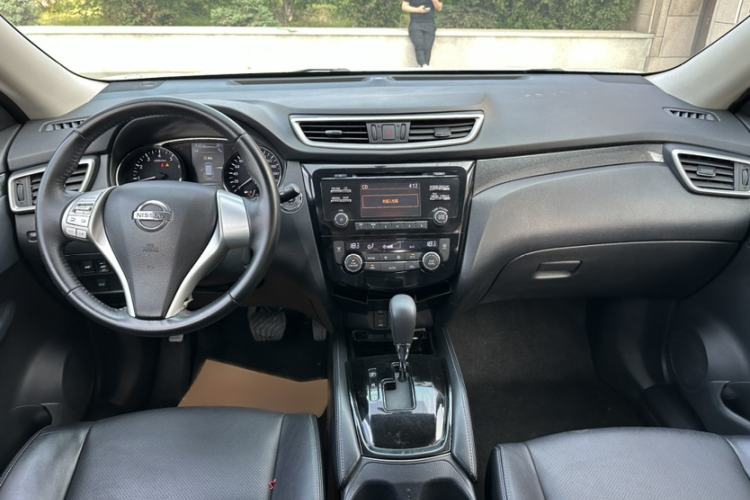Used Nissan X-Trail 2014 2.5L CVT Luxury Edition 4WD Interior 3