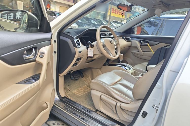 Used Nissan X-Trail 2014 2.0L CVT Comfort Edition 2WD Interior 3