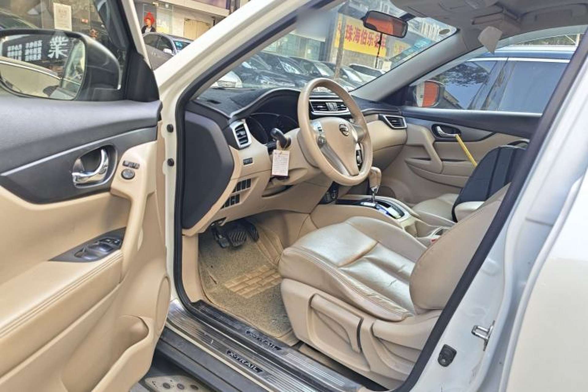 Used Nissan X-Trail 2014 2.0L CVT Comfort Edition 2WD Interior 3