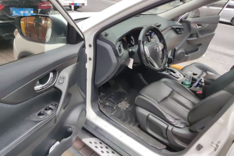 Used Nissan X-Trail 2014 2.0L CVT Comfort Edition 2WD Interior 3
