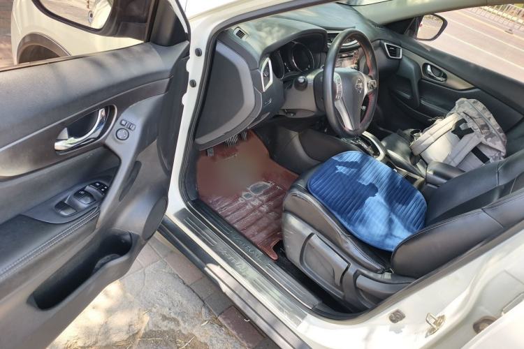Used Nissan X-Trail 2014 2.0L CVT Comfort Edition 2WD Interior 3